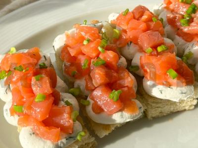 Brusketa su upėtakiu ir varškės musiu pagrindine nuotrauka