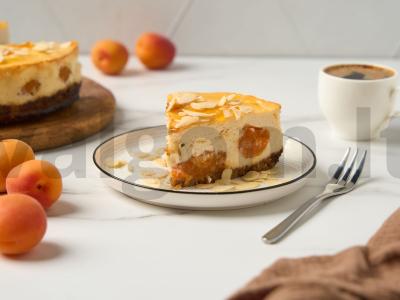 Sūrio pyragas su abrikosais pagrindine nuotrauka