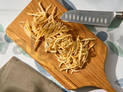 Salotas „Mimoza“ su lašiša ir kiaušinių blyneliu Žingsnis 6