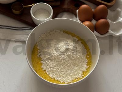 Tortas su vaisiais ir želė Žingsnis 3