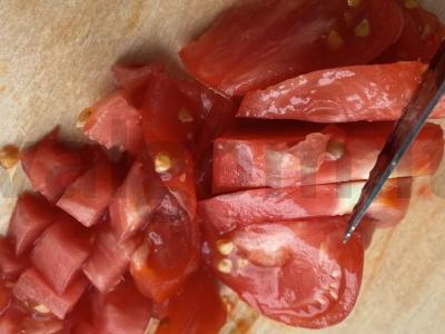 Namų ritinėliai su pomidoru ir vištienos šlaunelėmis Žingsnis 2