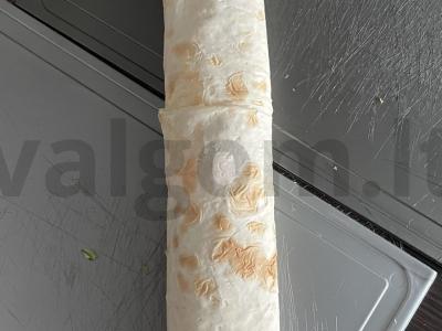 Namų ritinėliai su pomidoru ir vištienos šlaunelėmis Žingsnis 8