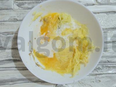 Cukinijų blynas su varškės sūriu ir pomidoru Žingsnis 3