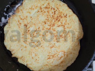 Cukinijų blynas su varškės sūriu ir pomidoru Žingsnis 6