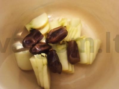 Obuolių kisielius su datulėmis ir linų sėmenimis Žingsnis 1