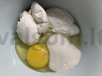 Vafliai su varškės sūriu ir braškėmis Žingsnis 1