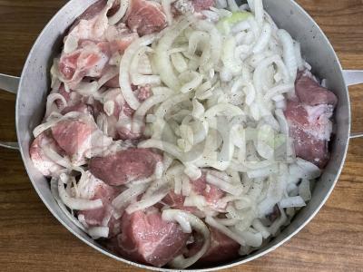 Šašlykas iš kiaulienos mineralinio vandens marinate Žingsnis 3