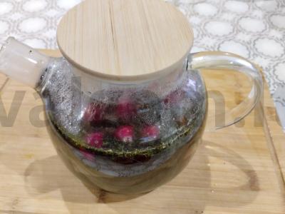 Kvapnus arbata su mėtomis, šermukšnio uogomis ir medumi Žingsnis 4