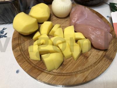 Šampinjonai su vištiena puoduose Žingsnis 1