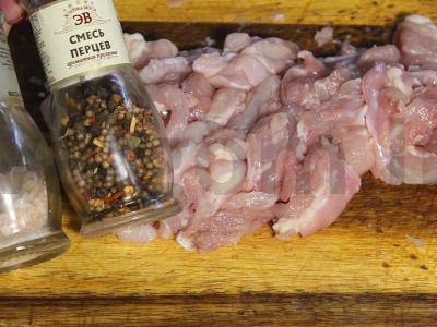 Juliens su vištienos filė, sūriu ir pievagrybiais Žingsnis 3