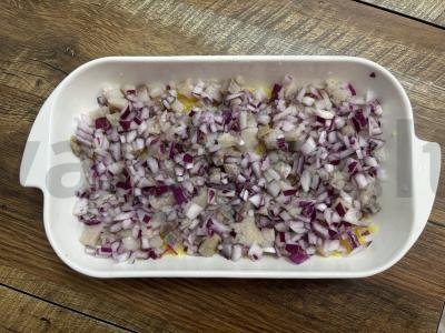 Silkė po šubomis su raudonuoju svogūnu Žingsnis 4