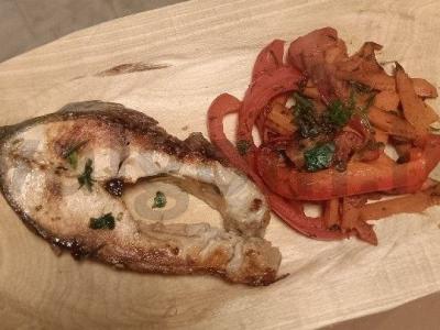 Lašišos steikas su daržovėmis pagrindine nuotrauka