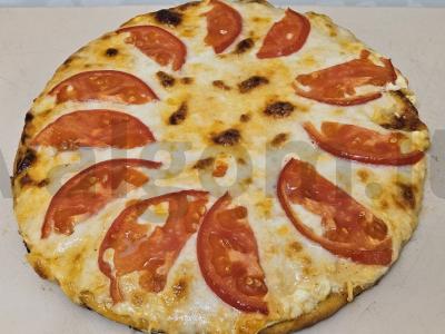 Krištolinė pica su mocarela ir pomidorais pagrindine nuotrauka