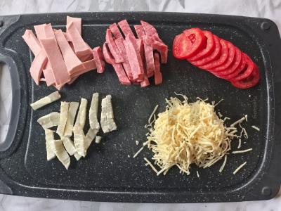 Mini pica su dviem sūrio rūšimis Žingsnis 2