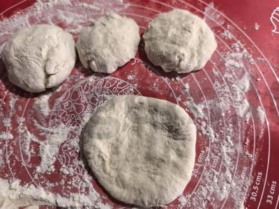 Mini pica su dviem sūrio rūšimis Žingsnis 4