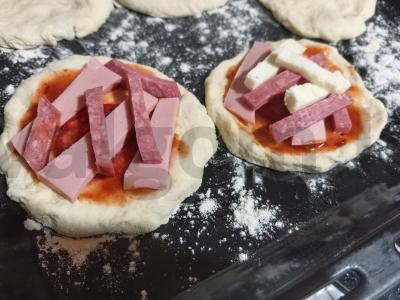 Mini pica su dviem sūrio rūšimis Žingsnis 5