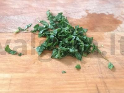 Užkandis iš raudonųjų ir žaliųjų pomidorų Žingsnis 3