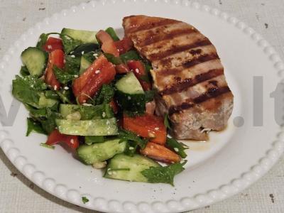 Marinuotas tunas ant grotelių pagrindine nuotrauka