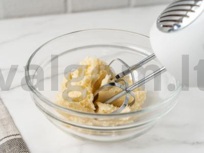 Muffinai su raudonosiomis serbentais Žingsnis 1