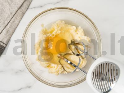 Muffinai su raudonosiomis serbentais Žingsnis 2