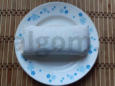 Kvietiniai ritinėliai su rukola, pomidoru ir dešrelėmis Žingsnis 4