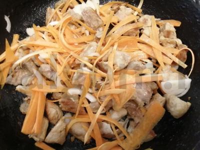 Kiauliena, troškinta sojų padaže Žingsnis 5