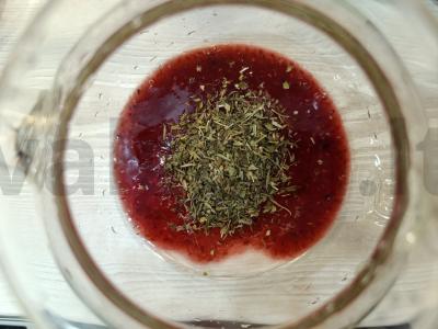 Spanguolių ir aviečių gėrimas su mėtomis Žingsnis 4