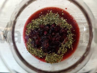 Spanguolių ir aviečių gėrimas su mėtomis Žingsnis 5