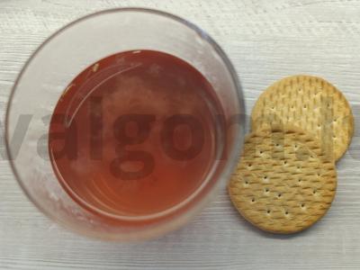 Spanguolių ir aviečių gėrimas su mėtomis pagrindine nuotrauka