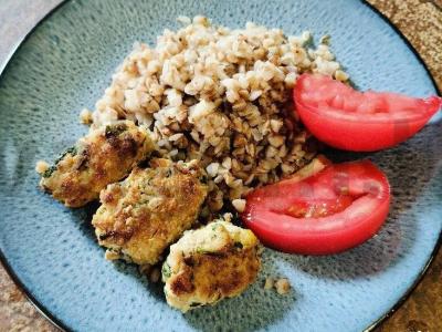 Lula kebabas su karčiu ir šviežiais žalumynais pagrindine nuotrauka