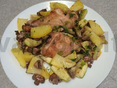 Vištienos blauzdelės, keptos su daržovėmis ir karčiu pagrindine nuotrauka