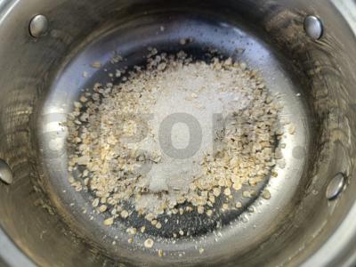 Avižinė košė su mėlynėmis ir kukurūzų lazdelėmis Žingsnis 1