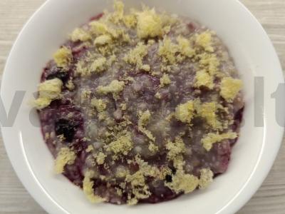 Avižinė košė su mėlynėmis ir kukurūzų lazdelėmis pagrindine nuotrauka