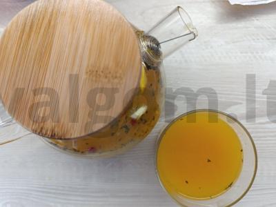 Arbatos gėrimas su šaltalankių sultimis pagrindine nuotrauka