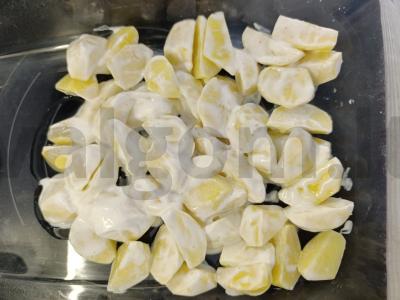 Keptas jaunas bulvės su grietine ir keptu sūriu Žingsnis 2