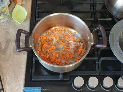 Grybų sriuba su daržovėmis ir sūriu Žingsnis 3