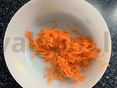 Omletas su morkomis lavašo krepšelyje Žingsnis 1