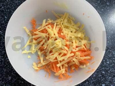 Omletas su morkomis lavašo krepšelyje Žingsnis 2