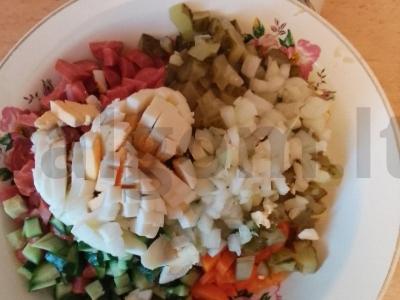 Olivje su rūkytomis dešrelėmis Žingsnis 5