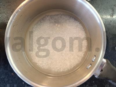 Skrebučiai su grybų padažu, ryžiais ir sūriu Žingsnis 1