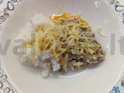 Skrebučiai su grybų padažu, ryžiais ir sūriu Žingsnis 3