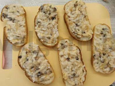 Skrebučiai su grybų padažu, ryžiais ir sūriu Žingsnis 4