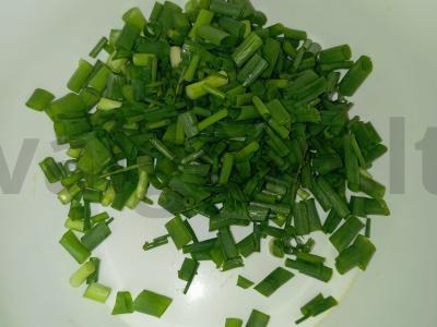 Rusų-italų salotas su agurkais ir alyvuogėmis Žingsnis 1