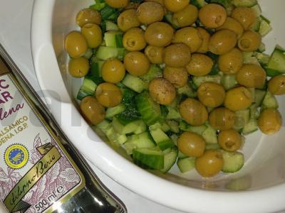 Rusų-italų salotas su agurkais ir alyvuogėmis Žingsnis 5