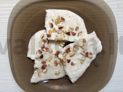 Šaldytas minkšto varškės desertas pagrindine nuotrauka