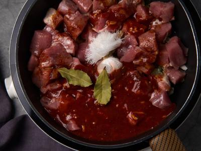 Troškinta kiauliena padaže Žingsnis 6