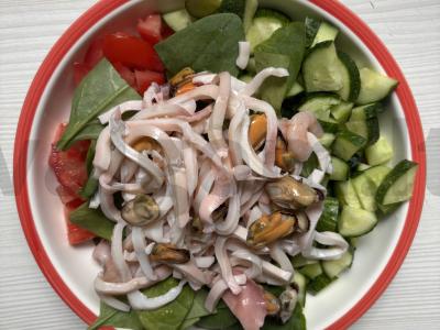 Jūros gėrybių kokteilių salotos Žingsnis 7