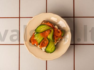 Brusketa su upėtakiu cieviche stiliumi, agurku ir kreminiu sūriu Žingsnis 5