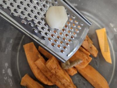 Auksinės saldžiųjų bulvių skiltelės Žingsnis 3