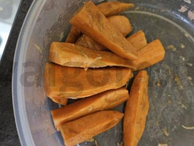 Auksinės saldžiųjų bulvių skiltelės Žingsnis 4